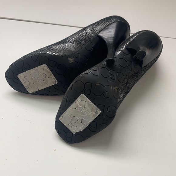 BCBG Women’s Grey Faux Snake Skin Peep Toe Pumps Size‎ 7.5B - Picture 5 of 6